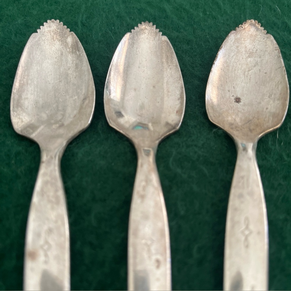WM Rogers Mfg Co. Grapefruit Spoon Serrated Tip Silver Plate Vintage 3 Pieces